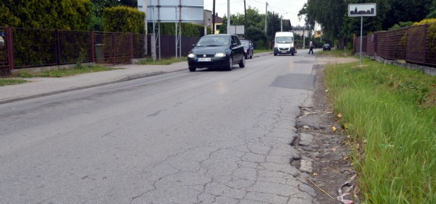 Powiat i gminy potrzebują pieniędzy na remonty dróg